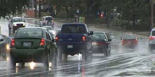 Berkendara Nyaman Saat Musim Hujan, Ikuti Tips Ini